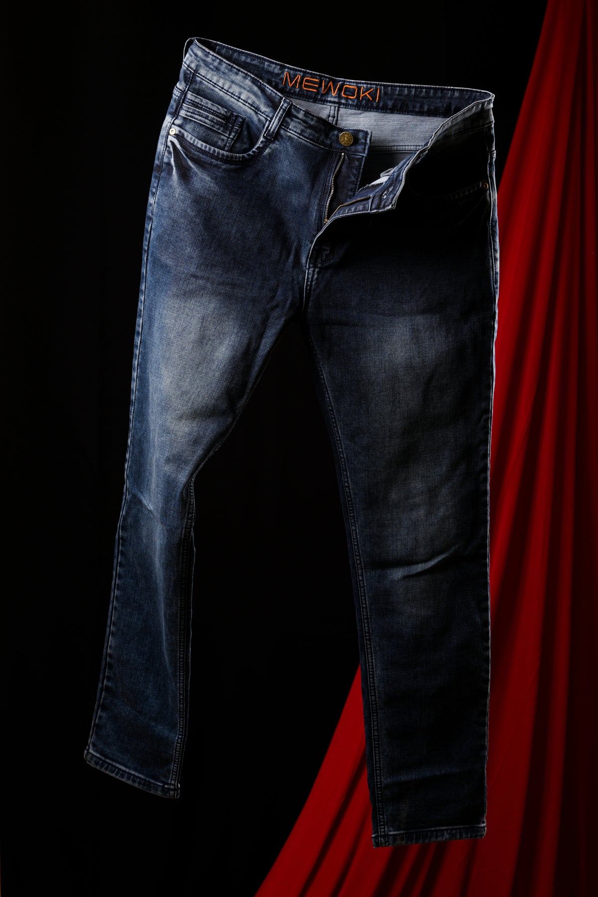 REGULAR FIT MID WASH DENIM JEANS